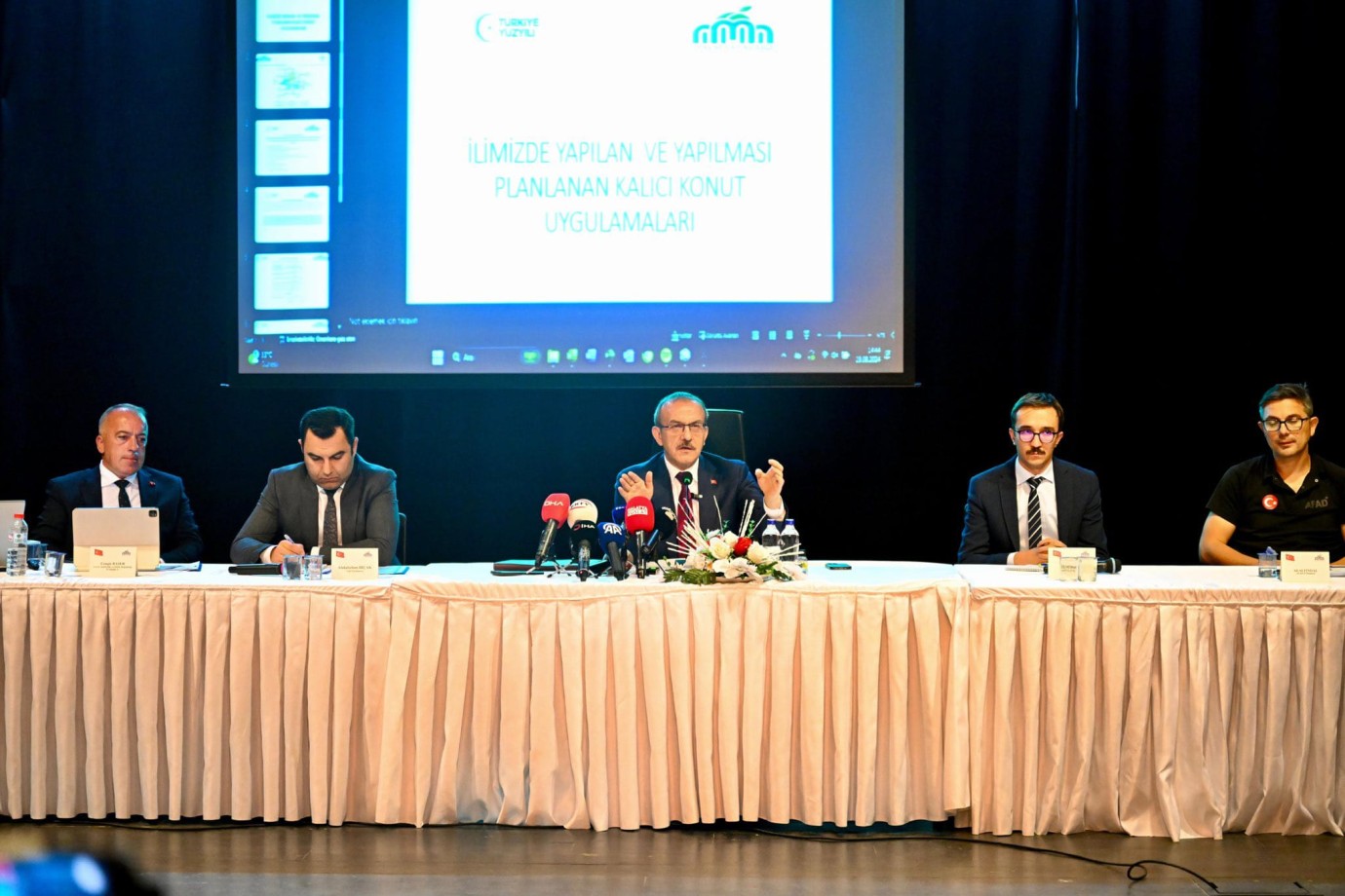 Vali Yavuz,''Yıkmadan Şehri Tekrar Ayağa Kaldırabilmek çok Mümkün Değil''