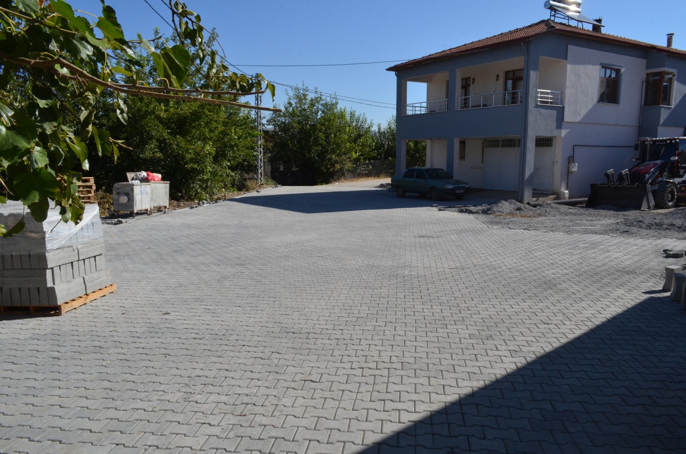 Beydağı Mahallesi ve Cemevi’nde Kilit Taşı Çalışmaları Tamamlandı