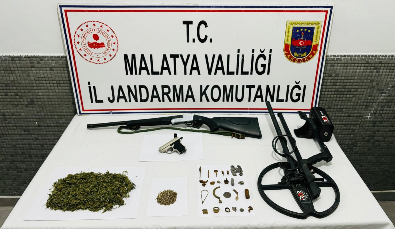 Jandarma Ekiplerinin Operasyonuyla Uyuşturucu Madde ve Tarihi Eser Ele Geçirildi