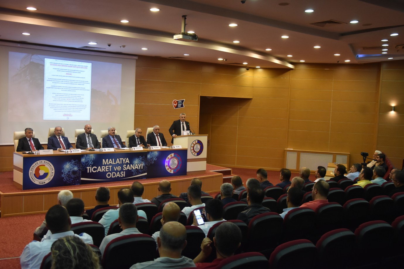 Başkan Sadıkoğlu,''Depremi Fırsata Çevirerek Haksız Kazanç Peşinde Olmayın''