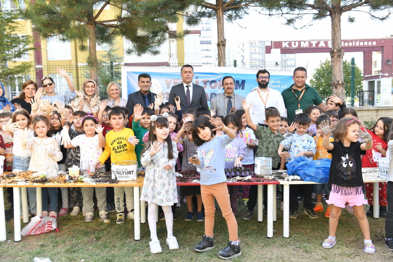 Minik Öğrencilere Tarım Sevgisi Aşılanıyor