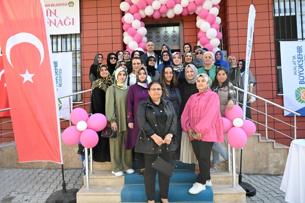 Kadınların Sosyal ve Kültürel Faaliyetlerde Bulunacağı 'Kadın Vefa Konağı’ Açıldı