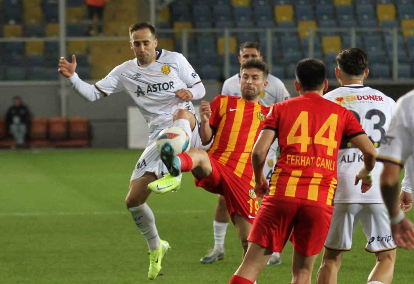 Ankaragücü Yeni Malatyaspor'u  3 golle Devirdi