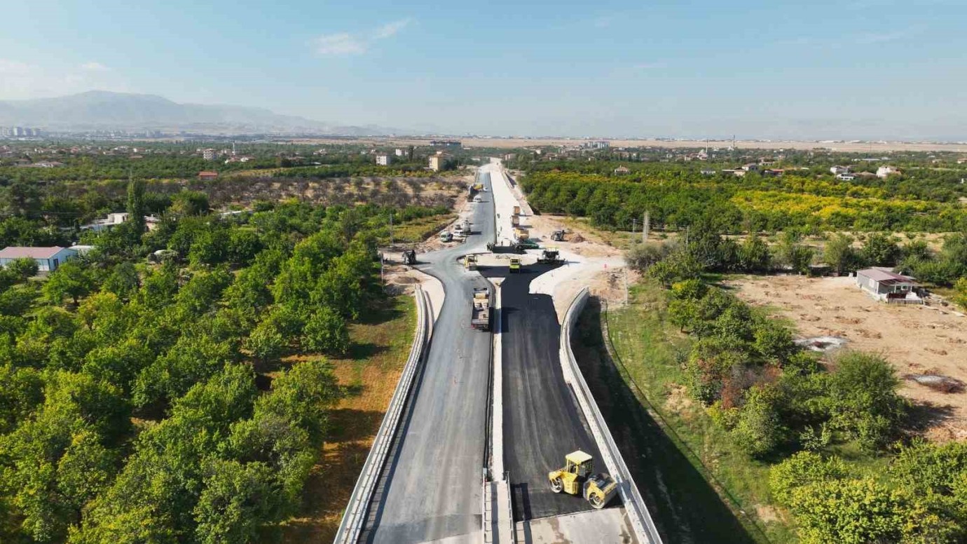 Kuzey Kuşak Yolu’nun Son Etabında Asfalt Çalışmaları Sürüyor