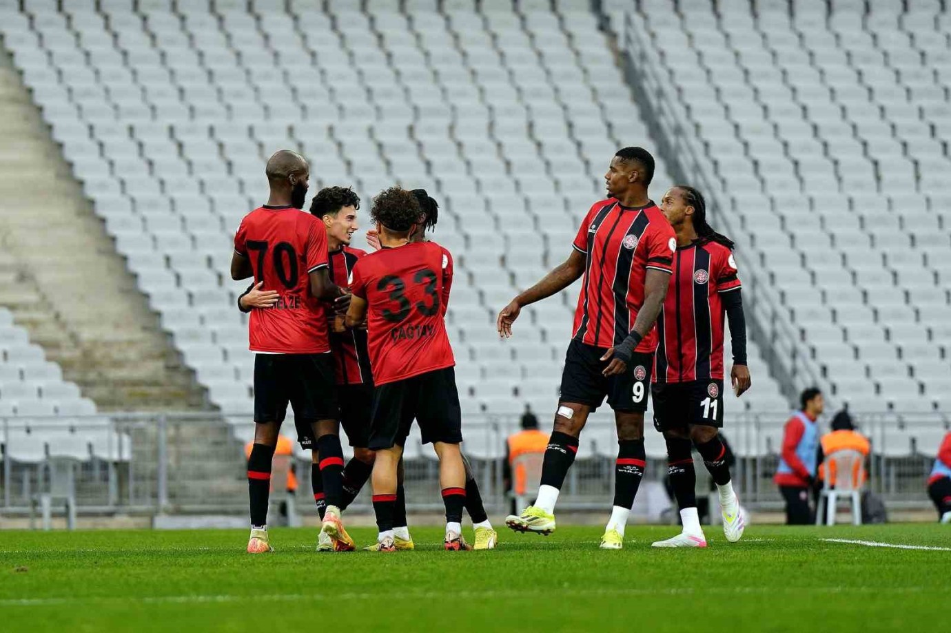 Fatih Karagümrük'den Yeni Malatyaspor'a Yarım Düzinelik Tarife: 6-1