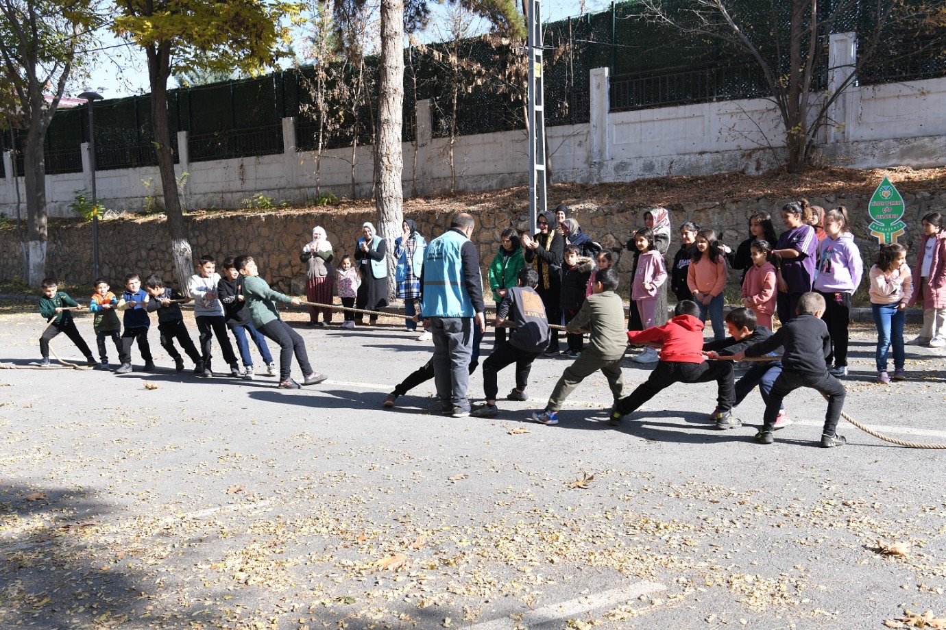 Yeşilyurt Belediyesi Düzenlediği Sonbahar Etkinliğinde Çocukları Coşturdu