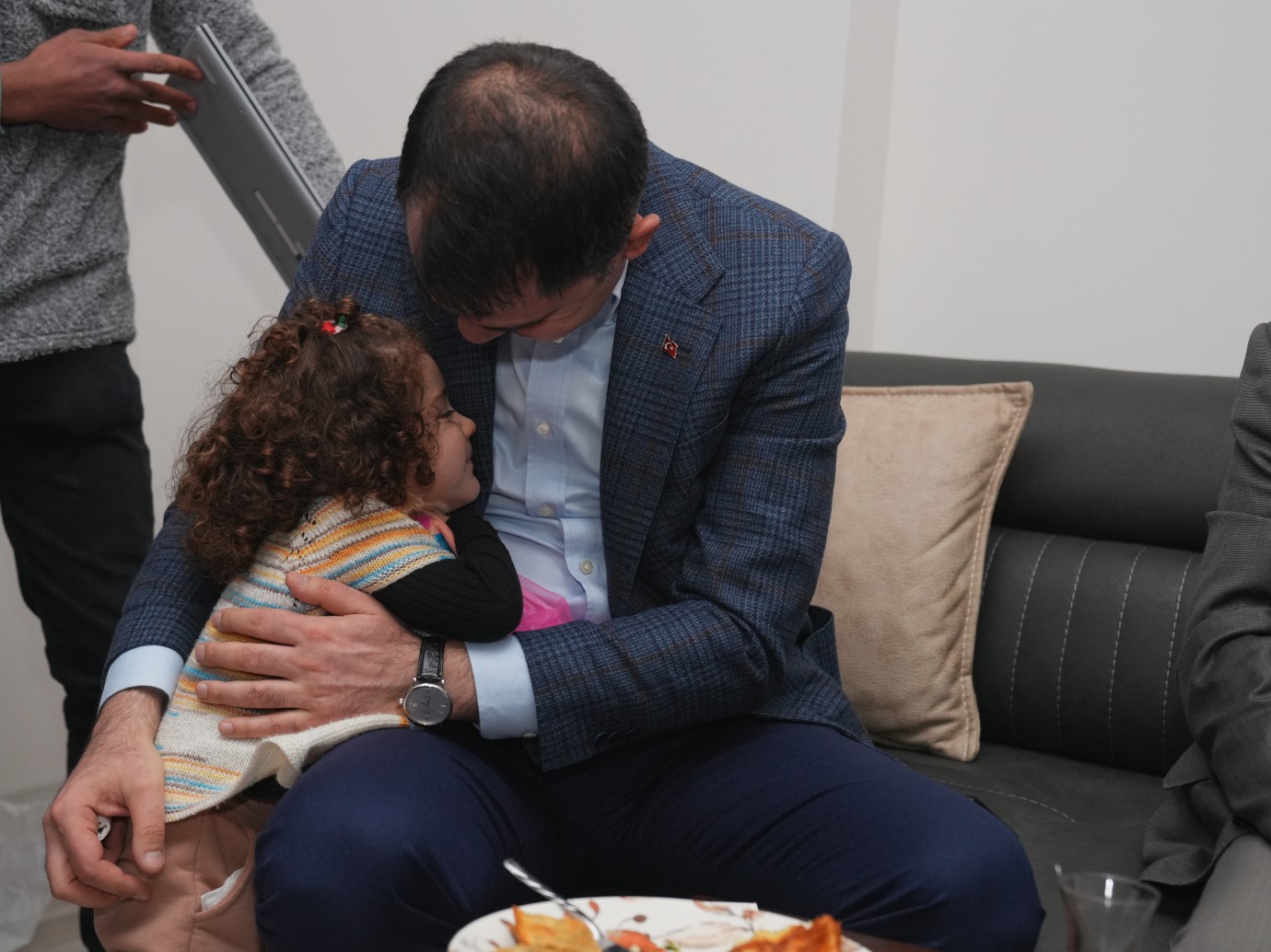 Bakan Kurum Malatya Ziyareti Kapsamında Depremzede Aileyle Buluştu