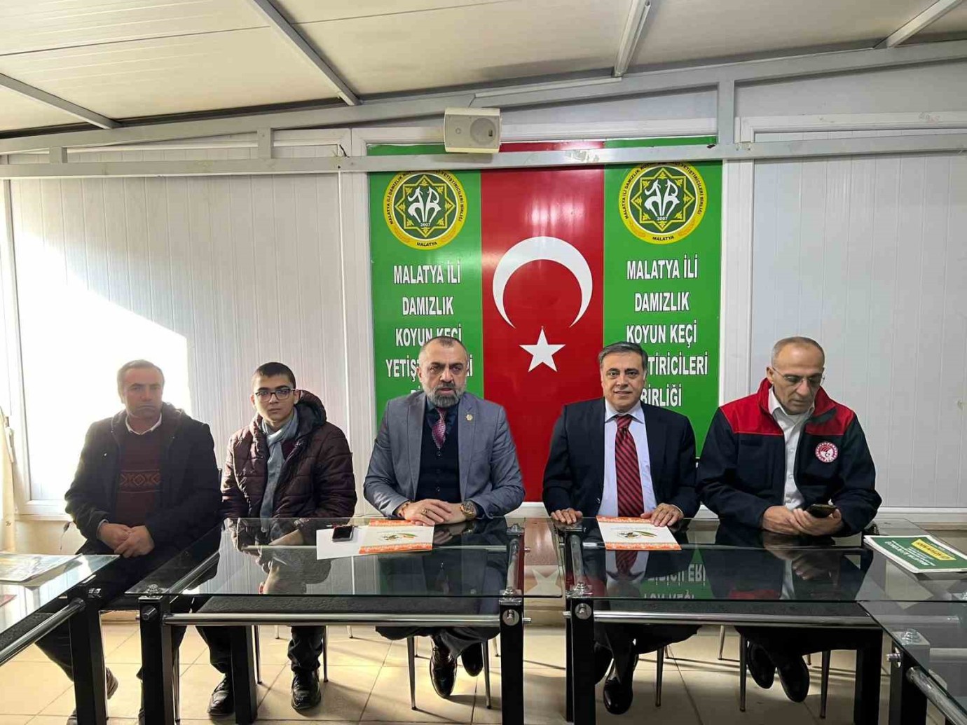 Küçükbaş Yetiştiricilerine Küpe ve Kayıt Defteri Dağıtıldı
