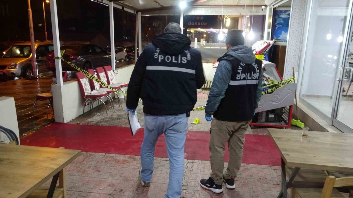 Esnaf ve Müşteri Kavgasında Taraflar Birbirini Yaraladı