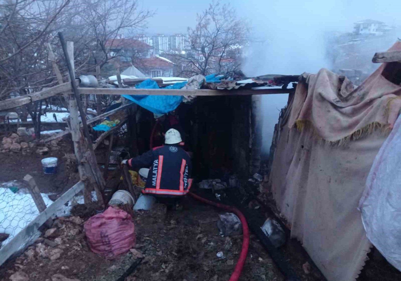 Yeşilyurt ilçesinde Meydana Gelen Ahır Yangınında 25 Küçükbaş Hayvan Telef Oldu