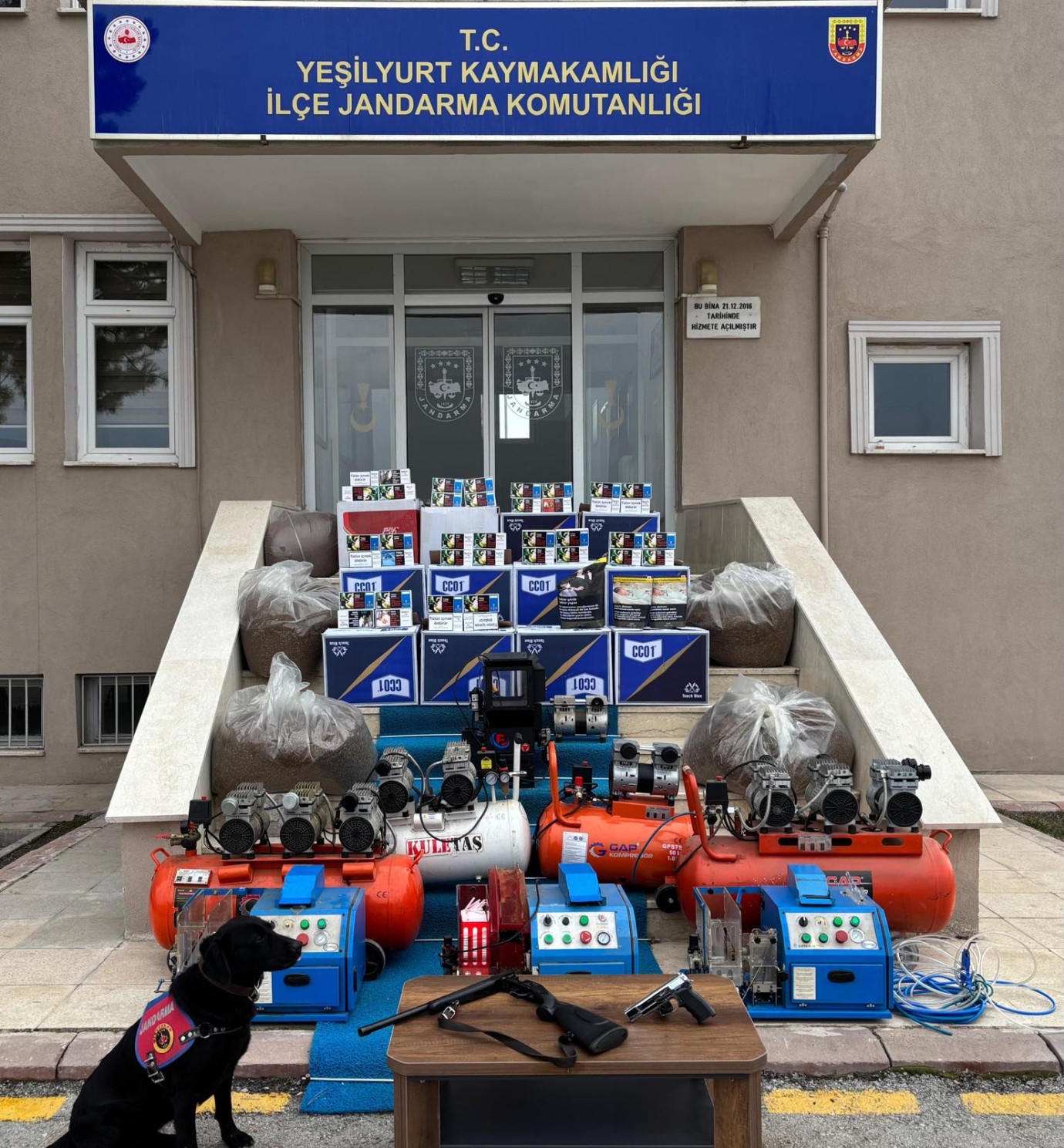 Jandarma Ekipleri 5.469 Adet Uyuşturucu Hap ve Kaçak Materyaller Ele Geçirdi