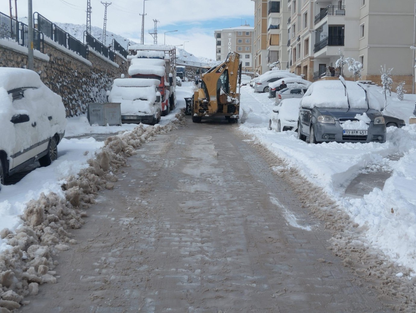 Battalgazi ve Yeşilyurt Belediyesi Ekipleri Karla Mücadele İçin 7/24 Sahada