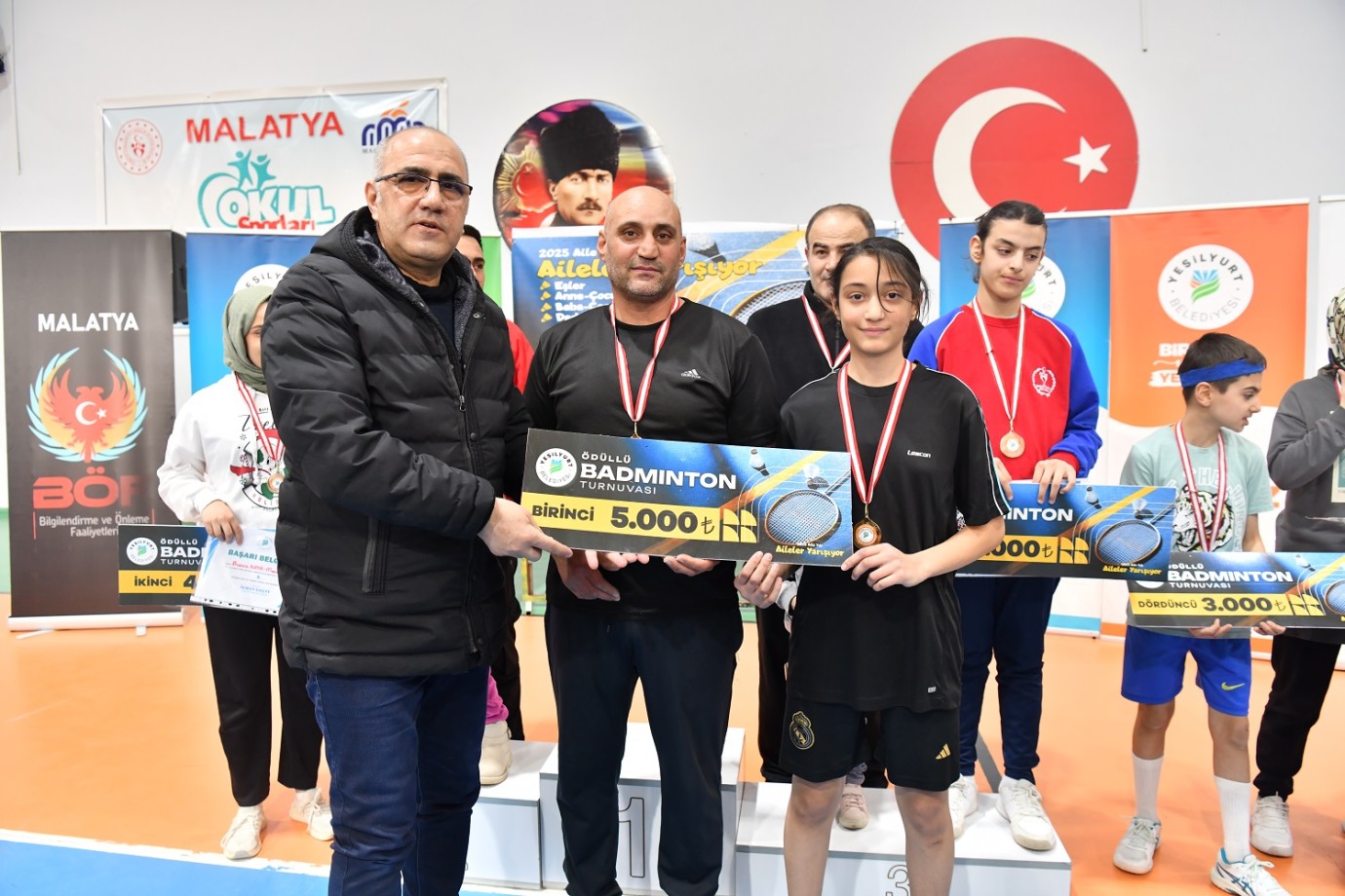 Aileler Arası Badminton Turnuvasında Ödüller Sahiplerini Buldu