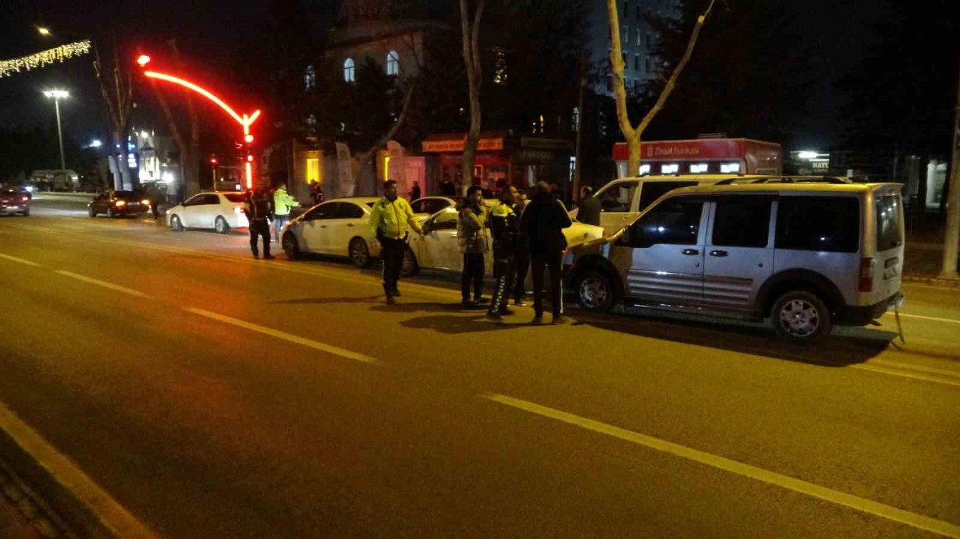 Malatya’da 4 Aracın Karıştığı Trafik Kazasında 1 Kişi Yaralandı 