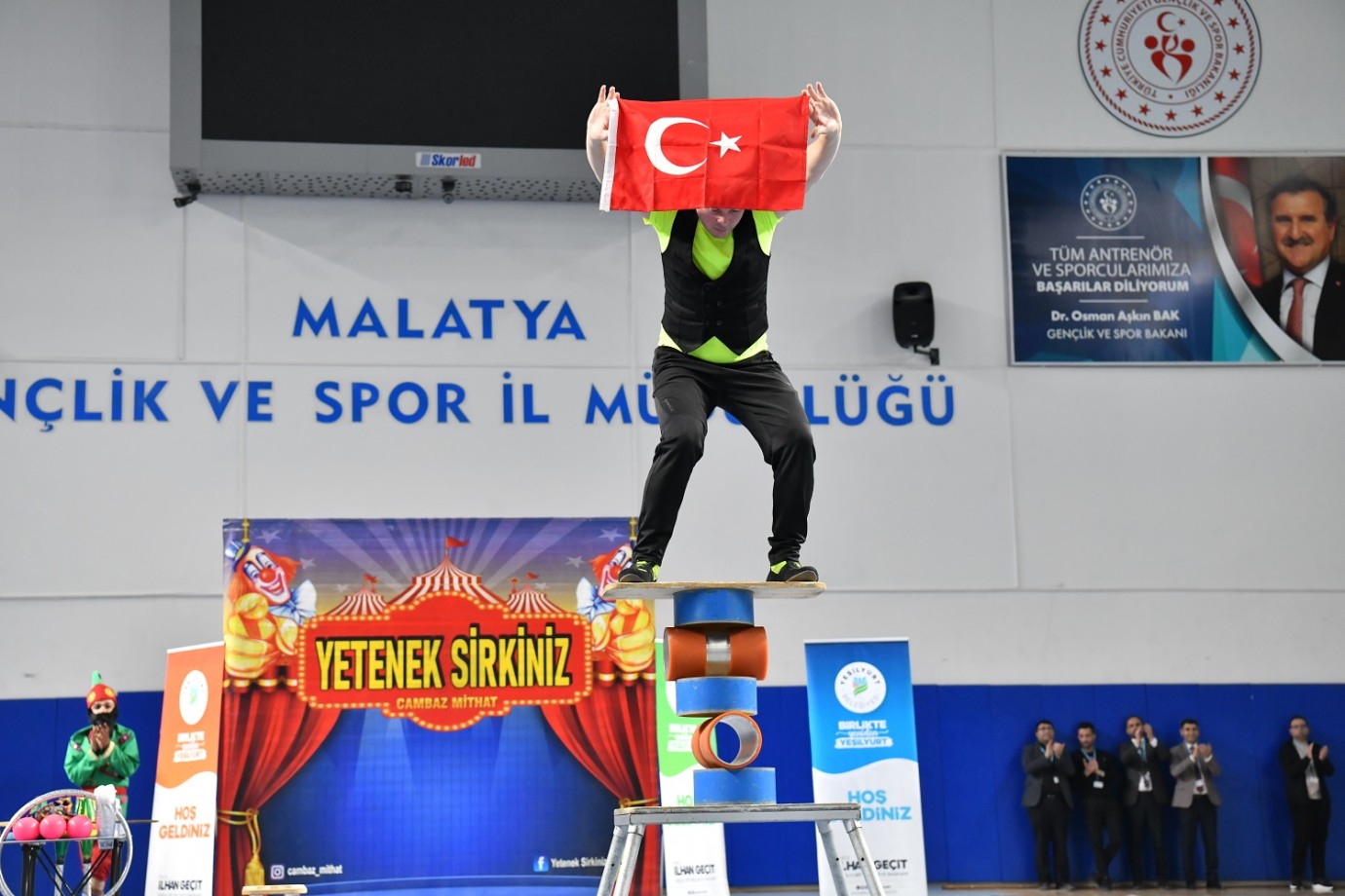 Cambaz Mithat Tarafından İcra Edilen Sirk Gösterisi,Malatyalılara Heyecanlı Anlar Yaşattı