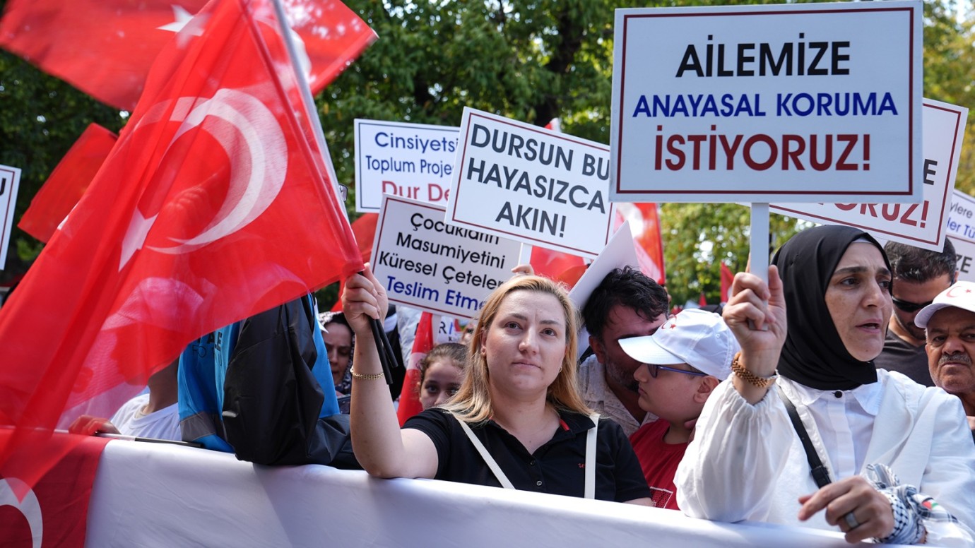 HÜDA PAR’dan Kanun Teklifi Atağı “Sapkınlık Suç Sayılsın”