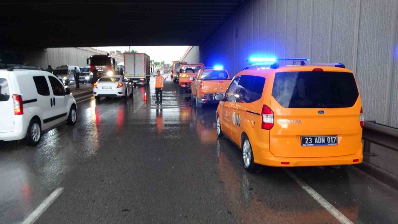 Sağanak Yağış Dolayısıyla Yetkililerden Uyarılar Geldi