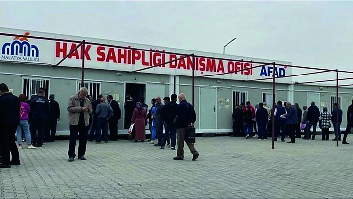 72 Bin Hak Sahibi 3 AFAD Personeli,Vatandaş Ne Yapsın?