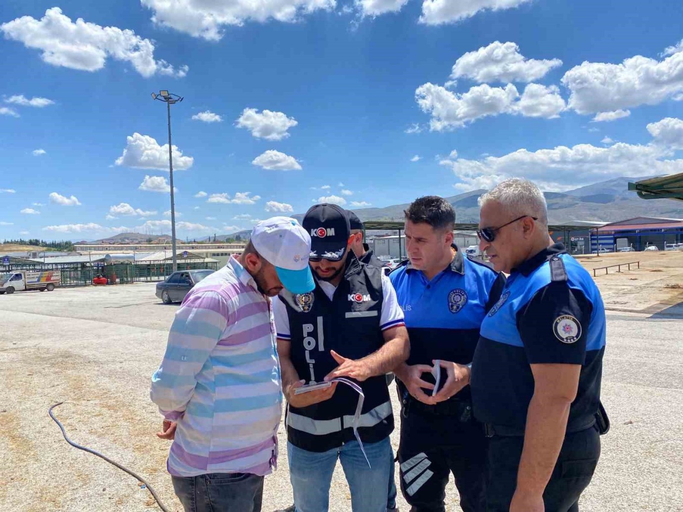 Emniyet Birimleri Kurban Satıcılarına Sahte Para Uyarısı Yaptı