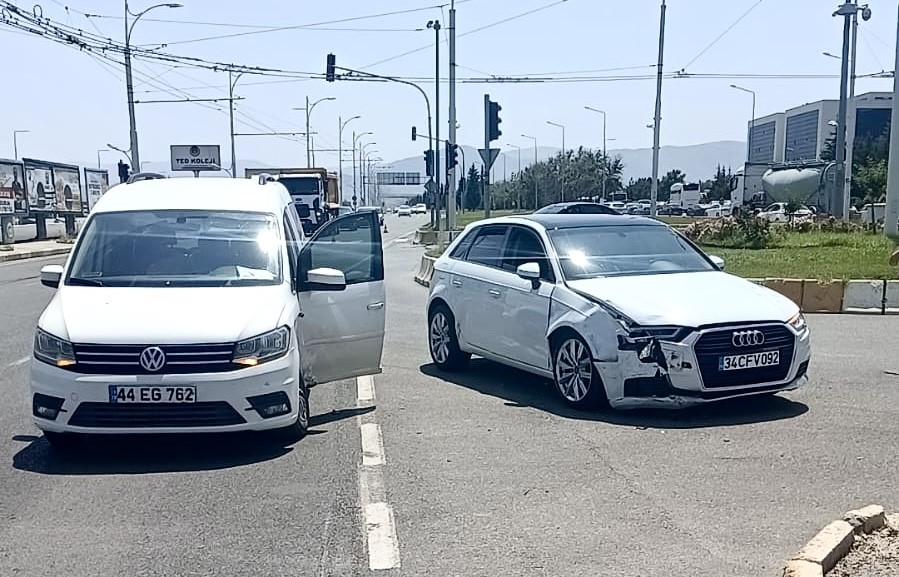 Turgut Özal Tıp Merkezi Kavşağı'nda Trafik Kazası