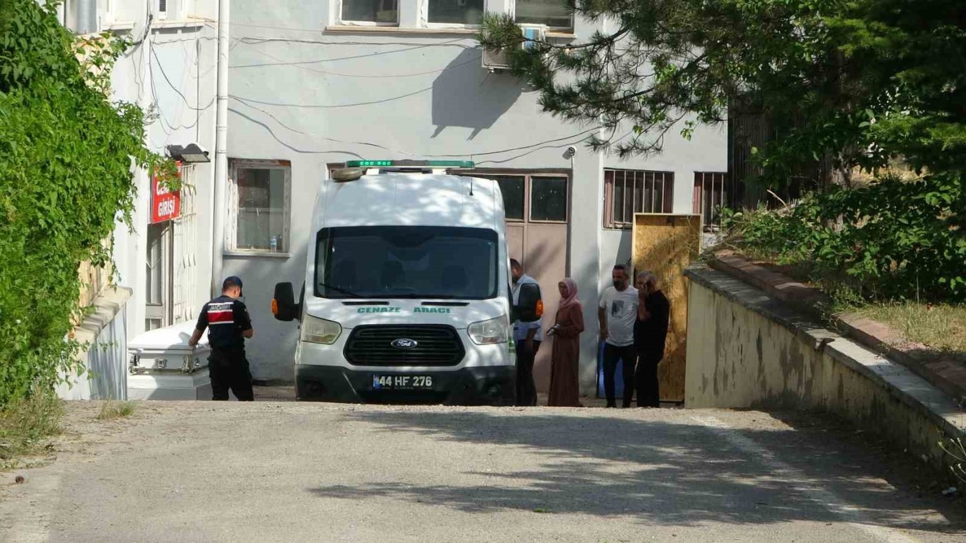 Pütürge'de Akrabalar Arasında Çıkan Silahlı Kavgada Baba ve Oğul Hayatını Kaybetti