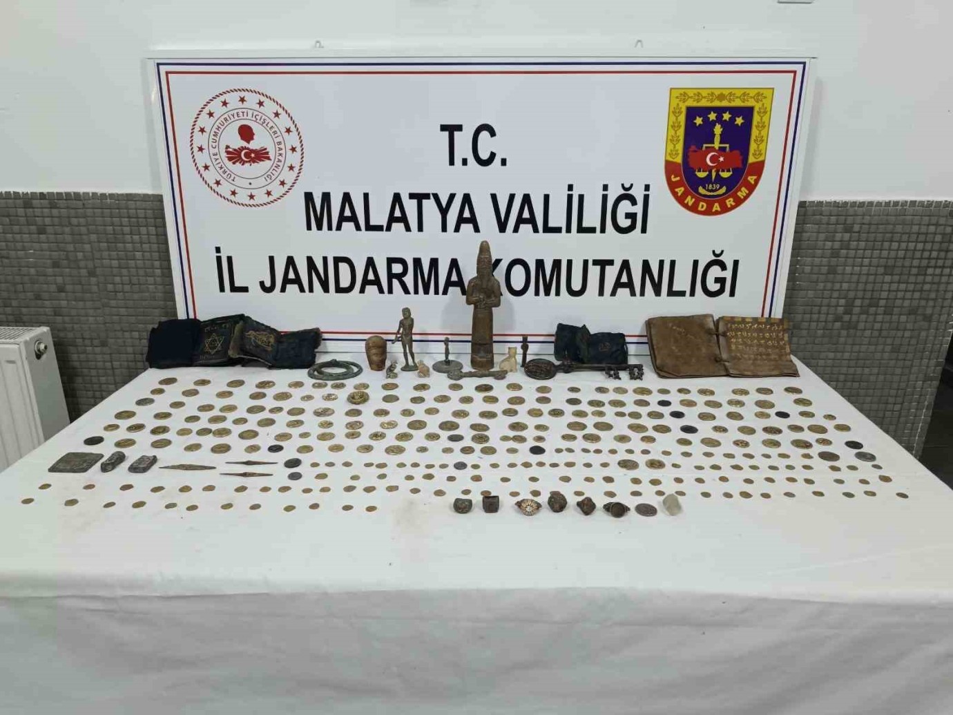 Malatya Jandarma Ekipleri,Tarihi Eser Kaçakçılarına Geçit Vermedi