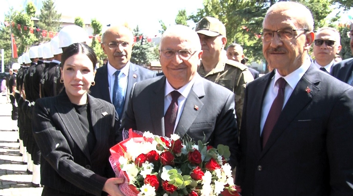 Milli Savunma Bakanı Yaşar Güler,Brifing İçin Malatya'da
