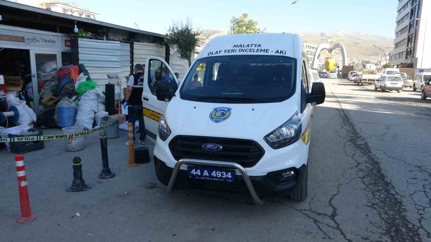 Turgut Temelli Caddesi'nde Silahlı Saldırıya Uğrayan Esnaf Yaralandı
