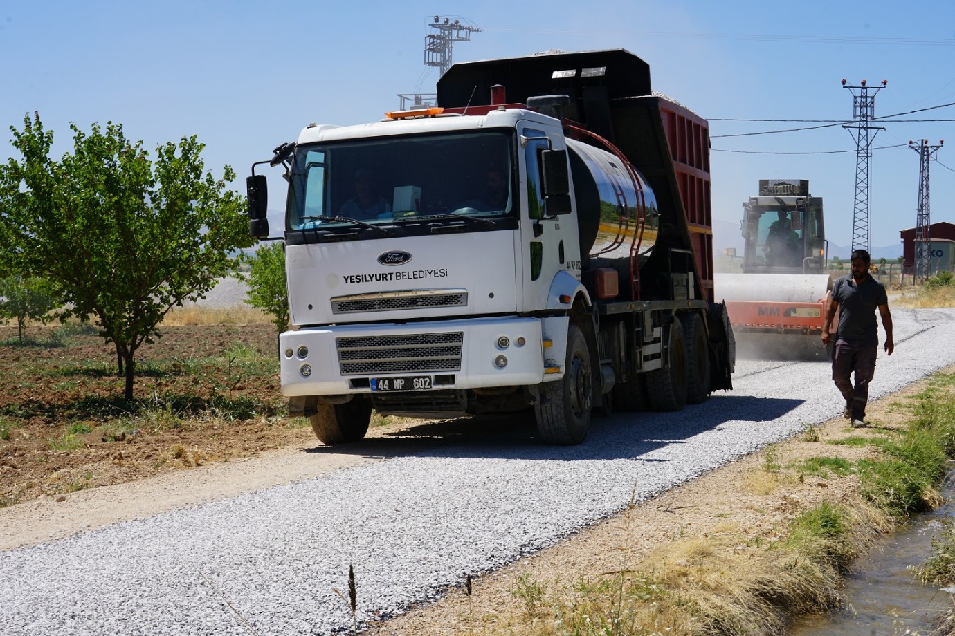 Tohma Mahallesinde Yeni Yol Açma Çalışmaları Sürüyor