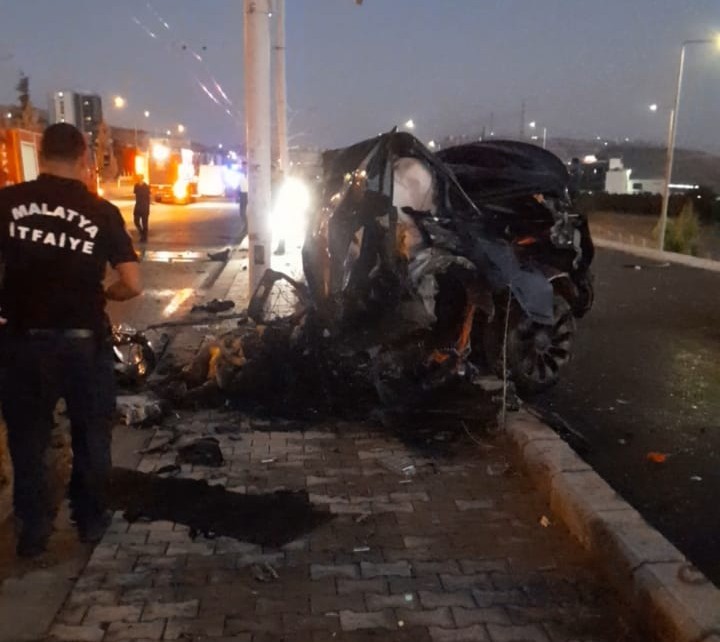 Malatya'da Yaşanan Trafik Kazasında 2 Kişi Feci Şekilde Hayatını Kaybetti
