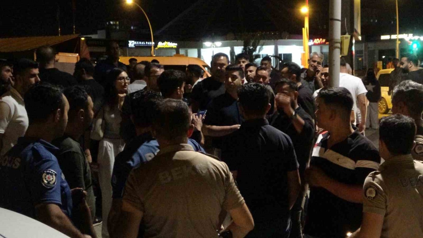 Fahri Kayahan Bulvarı'nda Partililerle Vatandaşlar Arasında Çıkan Arbedede 1 Kişi Yaralandı
