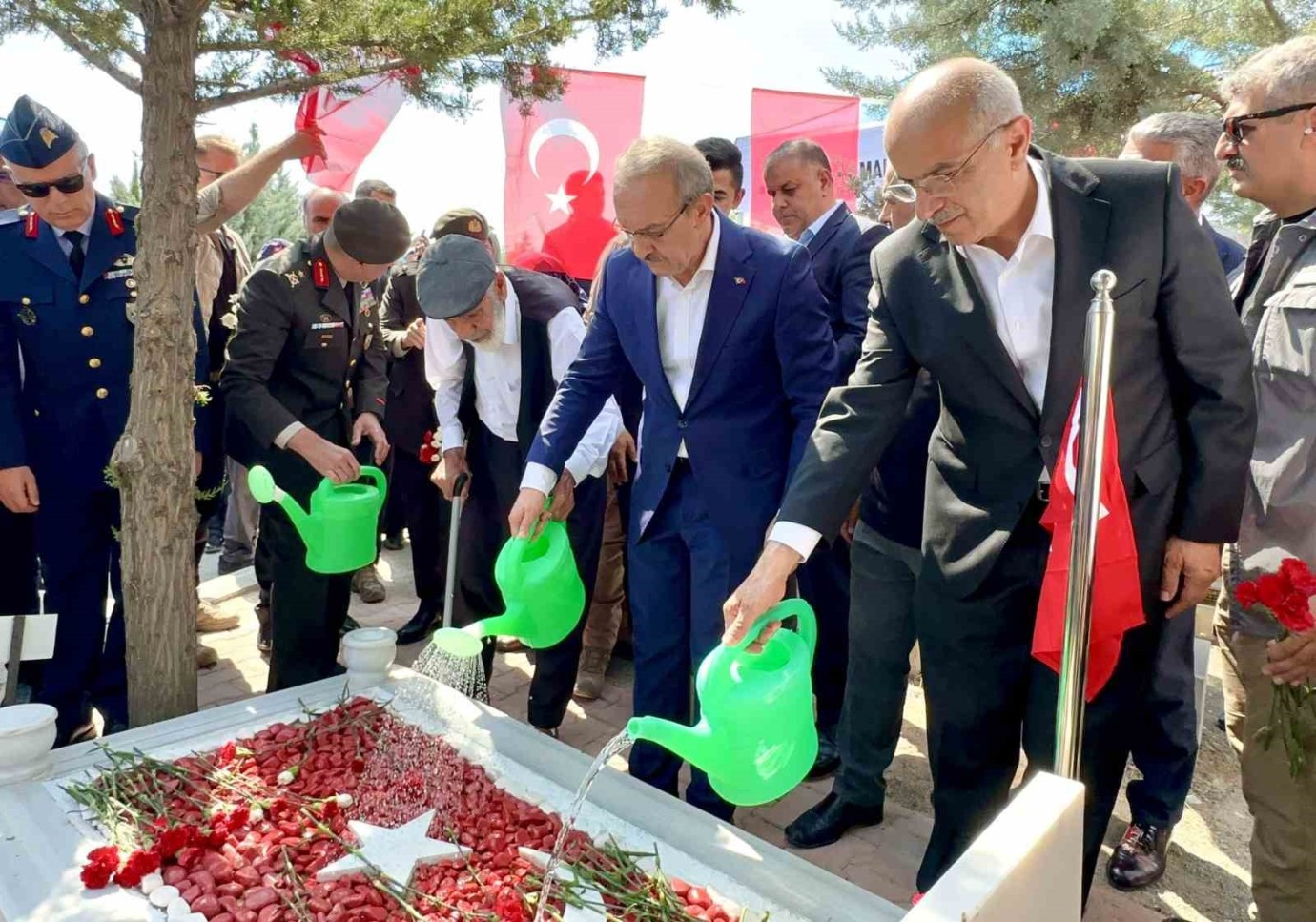 15 Temmuz Şehitleri Mezarları Başında Anılarak Dualar Okundu