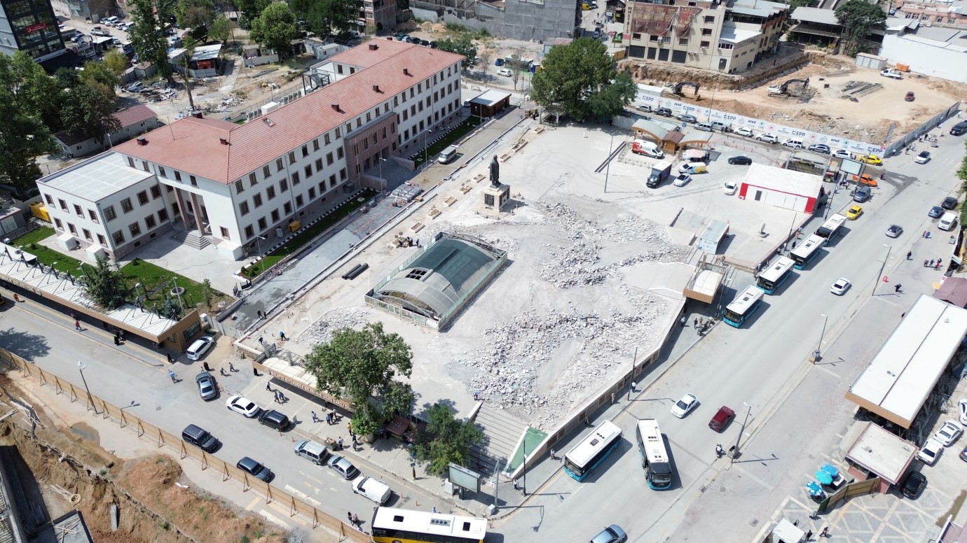 Bakan Kurum'un Talimatıyla Kapalı Çarşının Alt ve Üstyapı İhya Çalışmaları Başladı