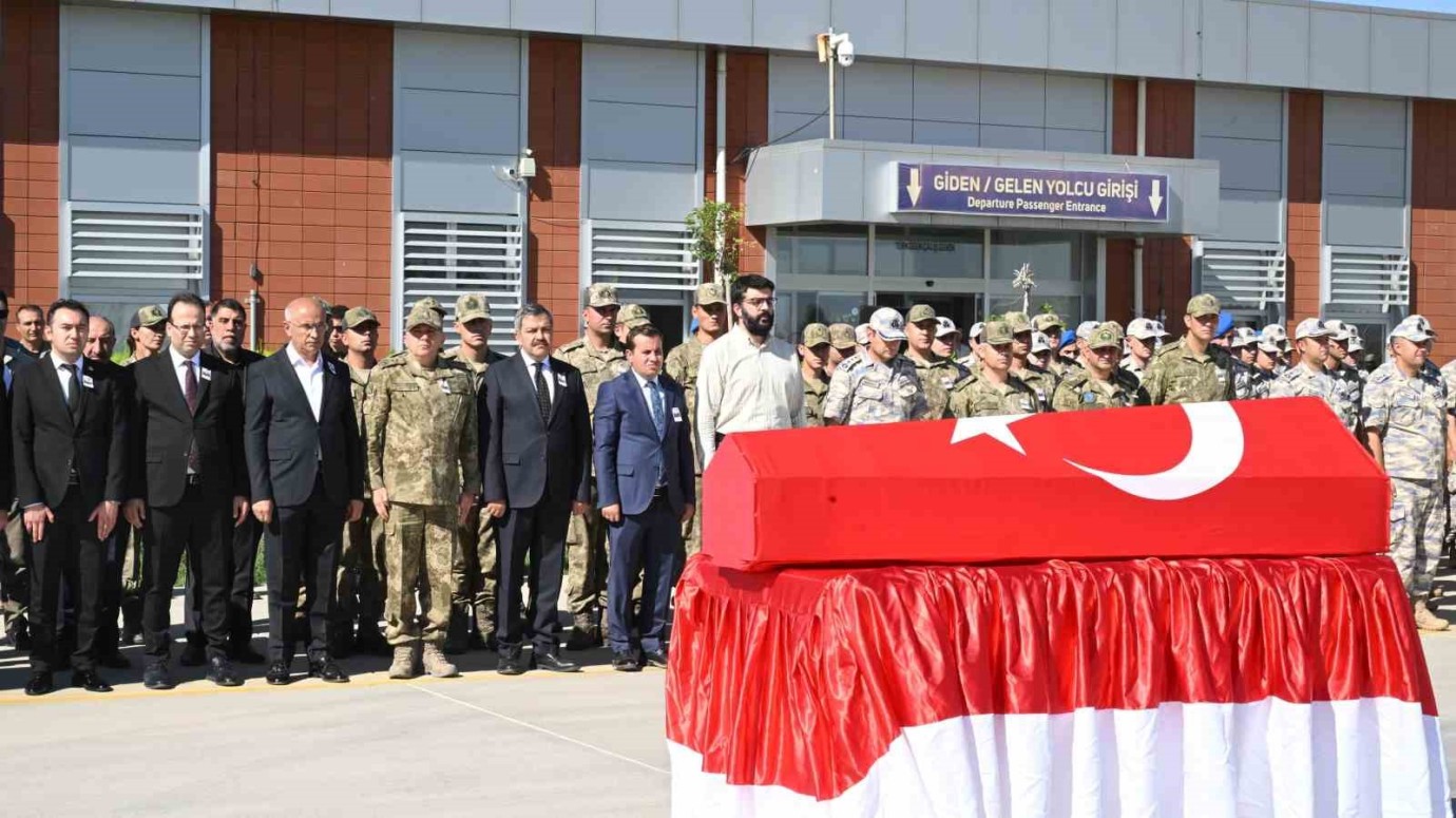 Trafik Kazasında Şehit Olan Üsteğmen Tuğrul Özsu’nun Naaşı Memleketi Edirne’ye Uğurlandı