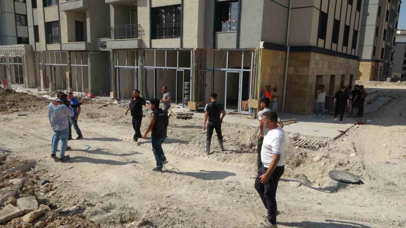 İnşaat Şantiyesi Çalışanlarının Kavgasında 16 Kişi Yaralandı