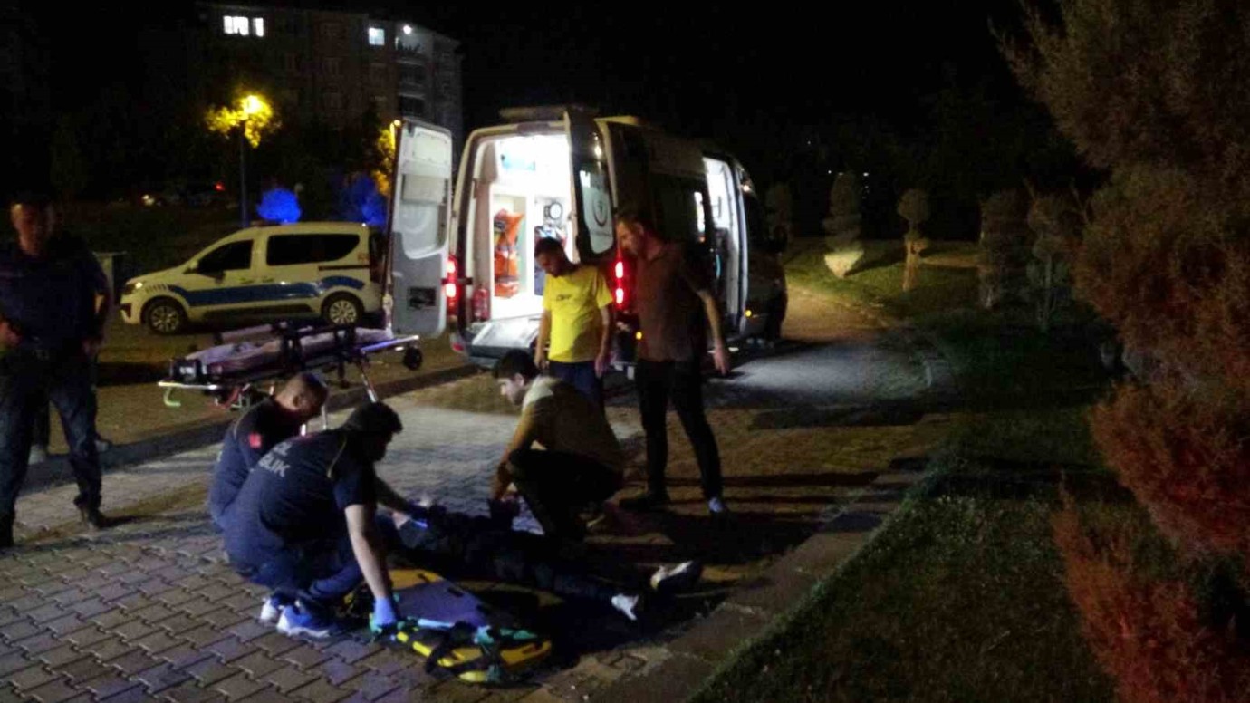 Çilesiz Mahallesi’nde Yaşanan Bıçaklı Kavgada 1 Kişi Yaralandı