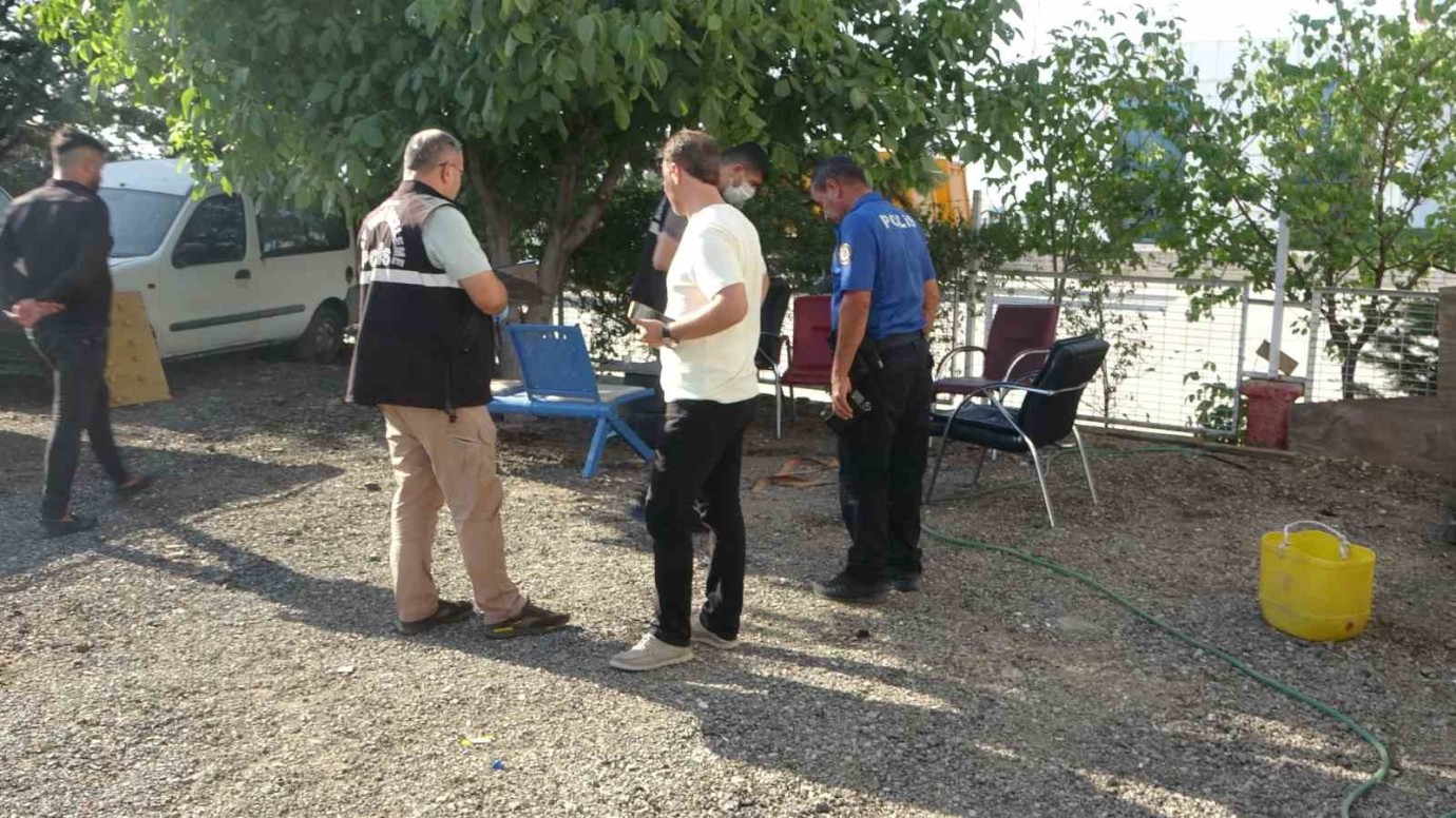 Yeşilyurt Galericiler Sitesinde Alacak Verecek Meselesi Kanlı Bitti