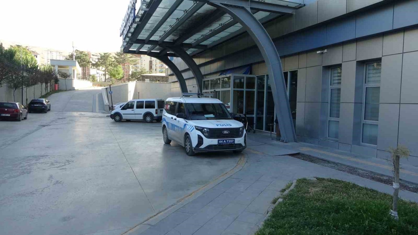 80 Yaşındaki Erkek Hasta Hastane Odasında Ölü Bulundu