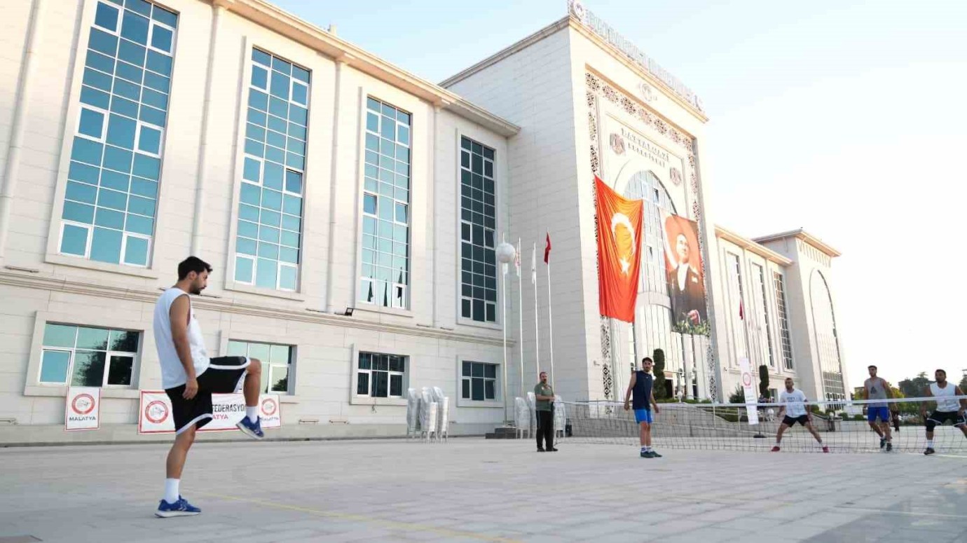 Battalgazi Ayak Tenisi Turnuvasının Şampiyonu Karaman FK Oldu