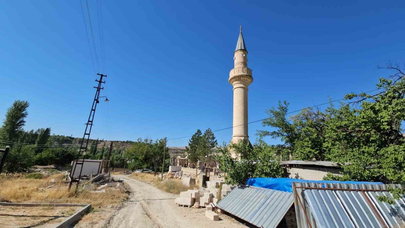 Darende’de Bulunan Osmanlı Yapımı Tarihi Yusufpaşa Camii,5 Yıldır Restorasyon Bekliyor