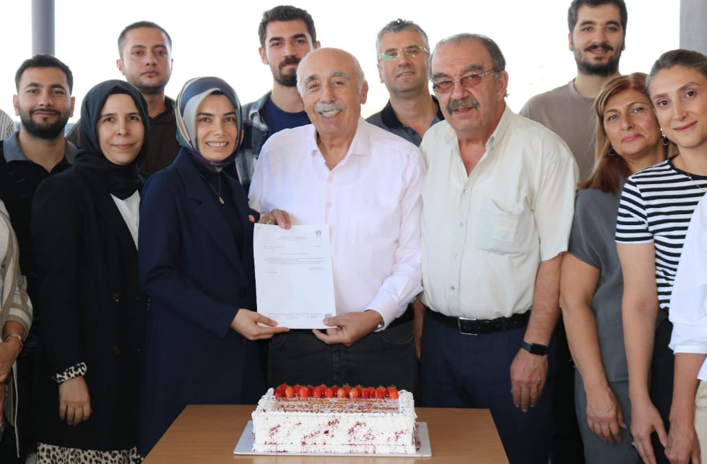 Sönmez, Mazbatasını Eczacılar Gününde Aldı