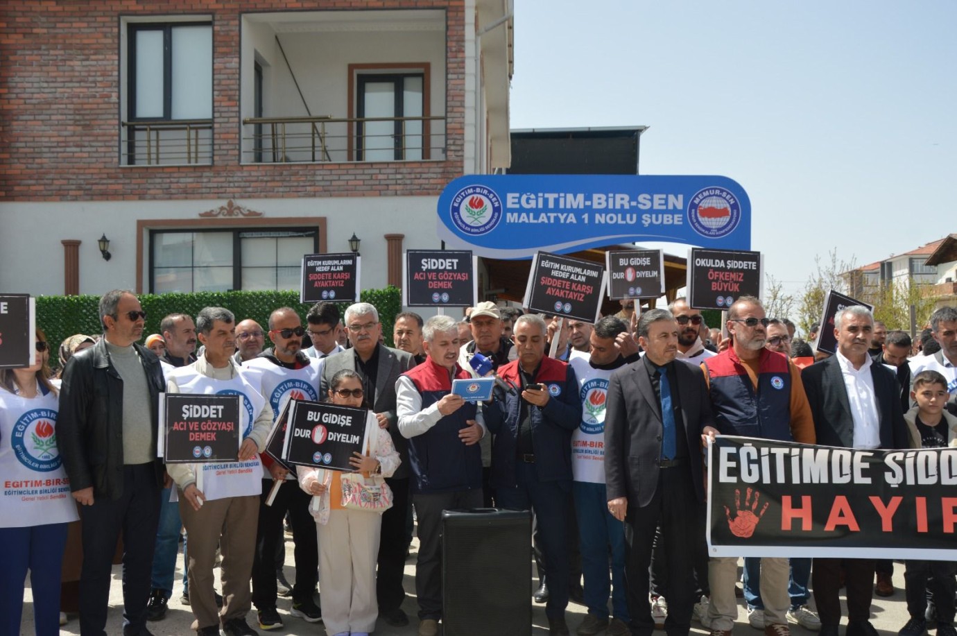 Okul Saldırıları Sonrası Eğitimciler İş Bıraktı...Artık yeter!