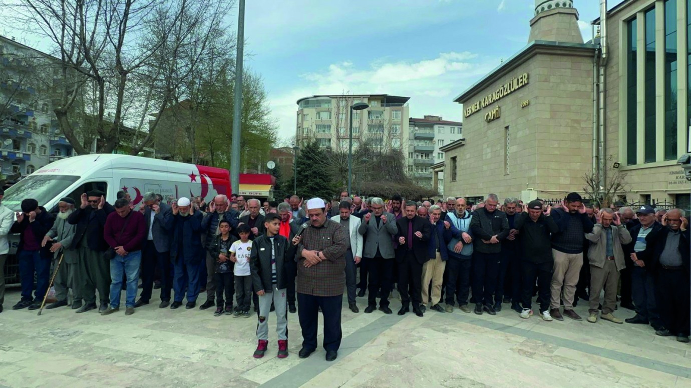 Okulda Öldürülen Öğrenciler İçin  Gıyabi Cenaze Namazı Kılındı