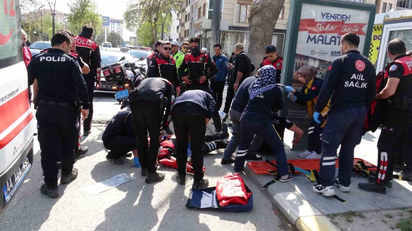 Malatya'da Sivas Caddesi’nde Yunus Timleri Kaza Yaptı: 2 Polis Yaralı