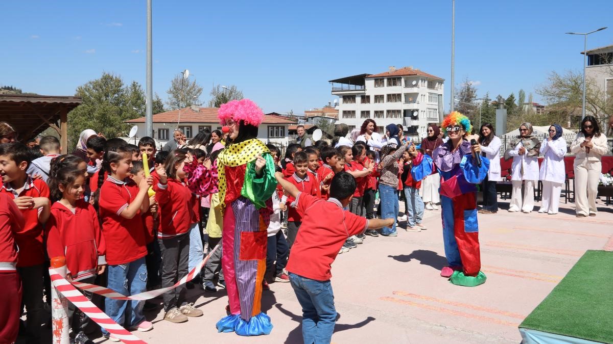 Gündüzbey Şehit Levent Coşkun İlkokulu ve Ortaokulunda Bilim Şenliği Düzenlendi