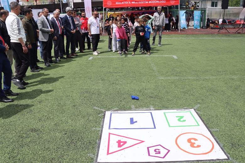 Malatya'da  “Geleneksel Çocuk Oyunları Şenliği” Başladı