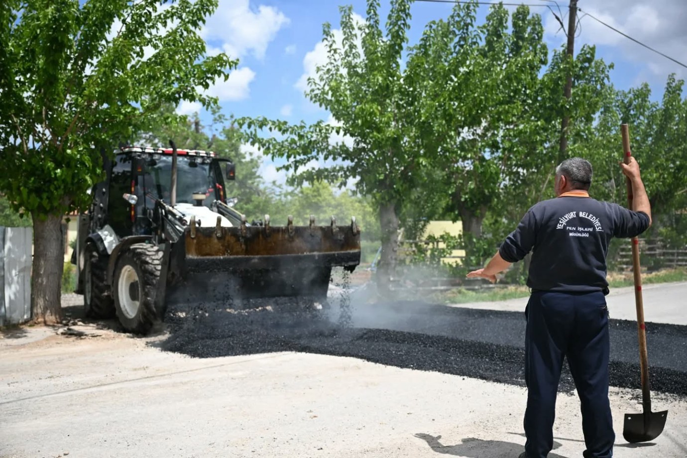 Topsöğüt Mahallesinde Yol Bakım ve Asfalt Çalışmaları Sürüyor