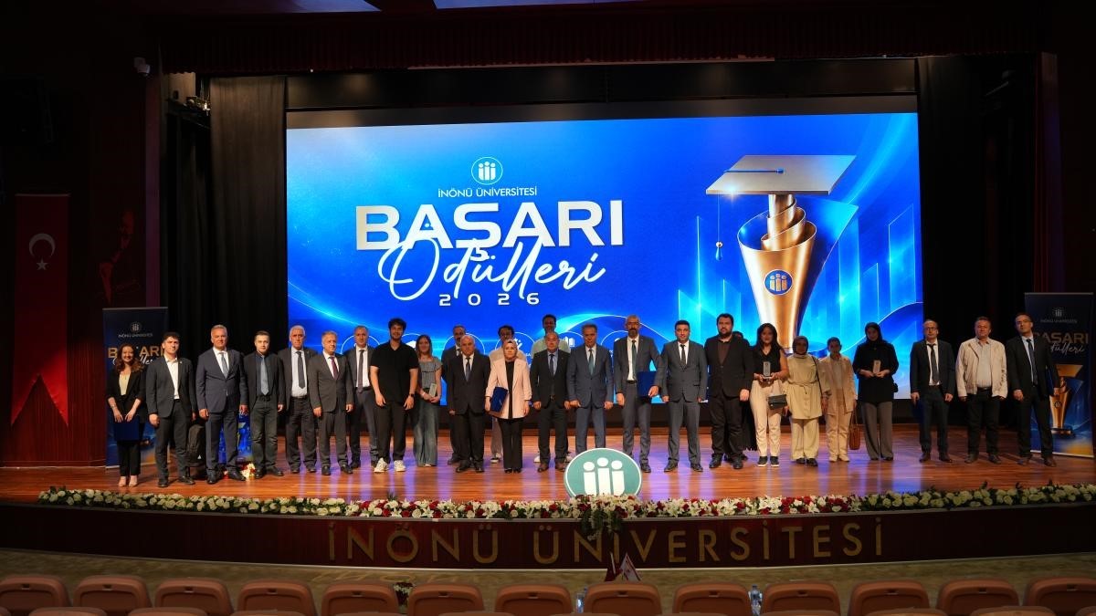 İnönü Üniversitesi’nde Başarı Ödülleri Sahiplerine Takdim Edildi