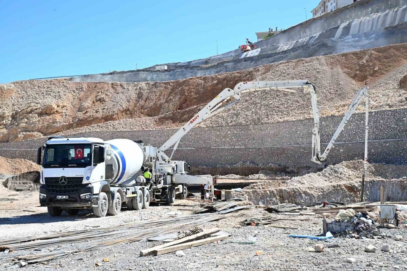 TOKİ Karagöz Spor Kompleksinin İnşaatı Hızla Yükseliyor