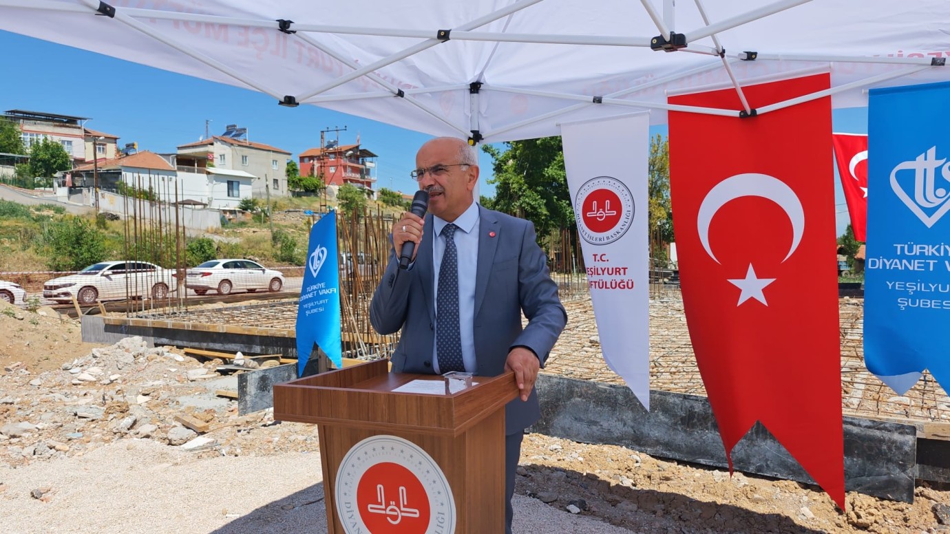 Başkan Er, Cami Temelini Attırmadı  